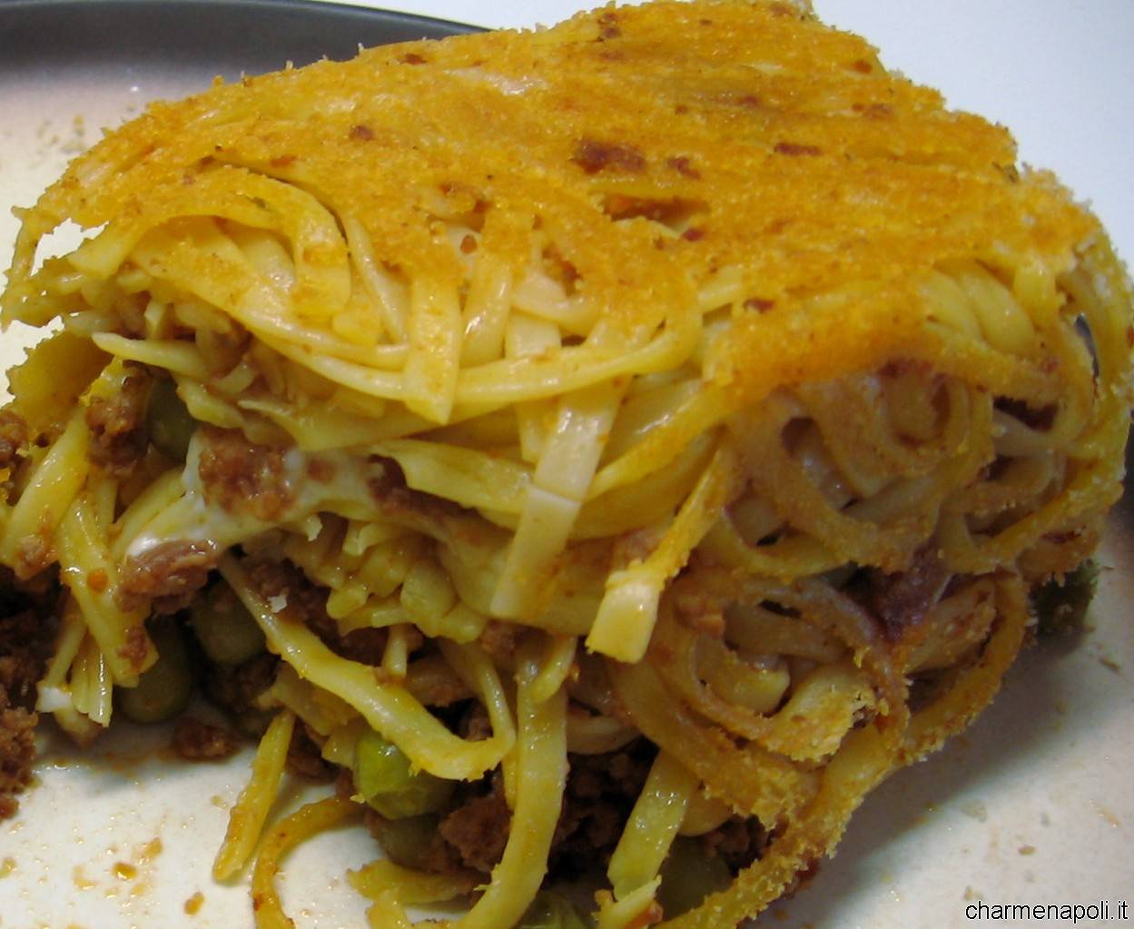 Timballo di tagliolini napoletano, gustoso ed abbondante Charme