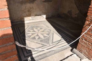 casa-mosaici-geometrici-pompei