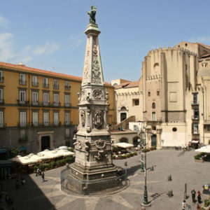 Piazza-San-Domenico-Maggiore-Napoli