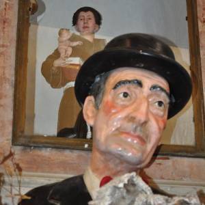 Passeggita tra Paizza del Gesù, Piazza San Domenico Maggiore alla ricerca di pastori ( (12)