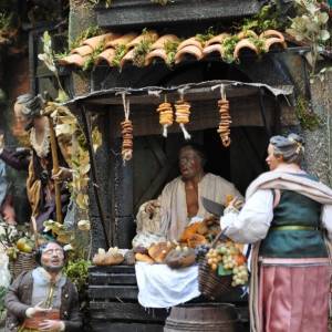 Passeggita tra Paizza del Gesù, Piazza San Domenico Maggiore alla ricerca di pastori ( (5)