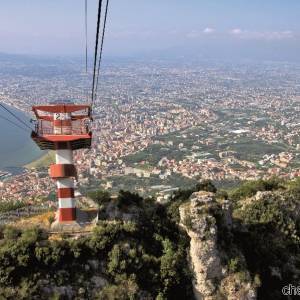 Una veduta dalla funicolare del Monte Faito