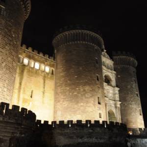 Veduta serale del Maschio Angioino