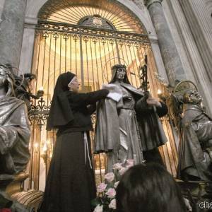Fasi della celebrazione durante il miracolo di San Gennaro