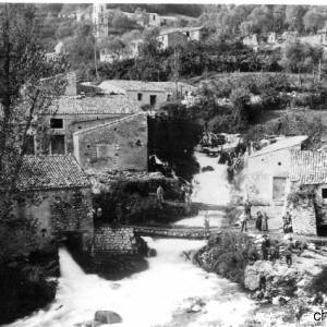 Un’antica cartolina in bianco e nero di Caposele