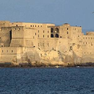 Il Castel dell’Ovo che sorge sull’isolotto di Megaride