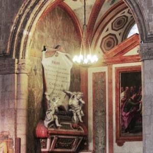 Nella Chiesa di Santa Chiara, la tomba dei Borbone