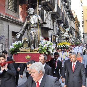 processione-san-gennaro-maggio napoli