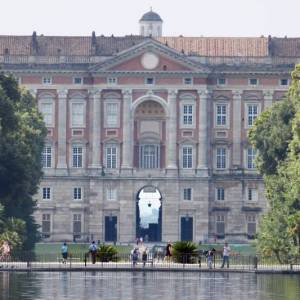La Reggia di Caserta vista dai giardini