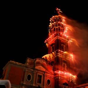 ncendio del campanile della Chiesa del Carmine per la festa alla Madonna Bruna