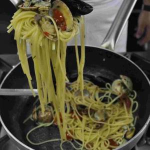 Ristorante Garibaldi Bacoli linguine ai frutti di mare in cottura