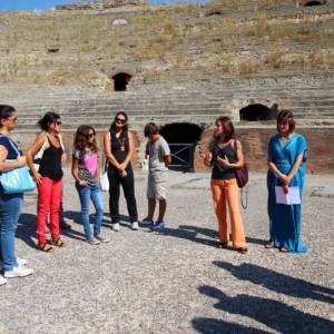 anfiteatro flavio turisti (ph Marina Sgamato)