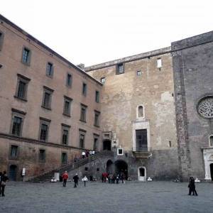 cortile Maschio Angioino-1