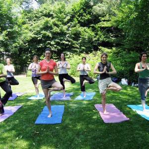 Una lezione di Yoga al parco