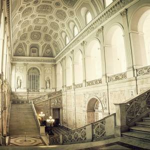 scalinata palazzo reale