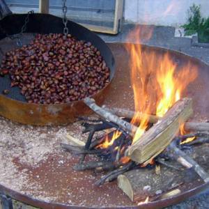 Castagne cotte nei bracieri