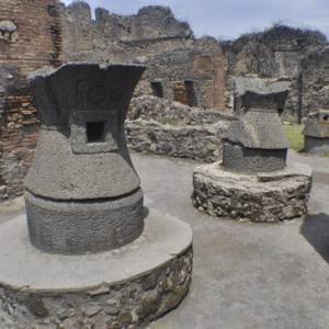 Resti di un antico panificio pompeiano