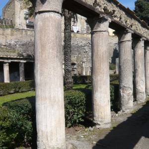 Scavi di Ercolano, colonnato