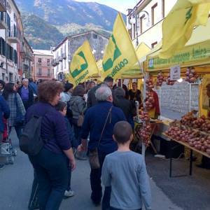 Tutti in strada a Montella per la sagra della castagna
