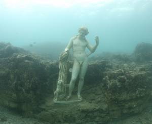 statue sommerse