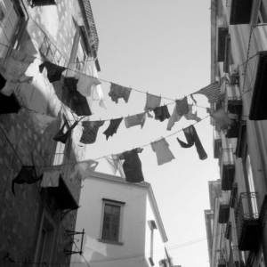 I panni stesi dei balconi di Napoli