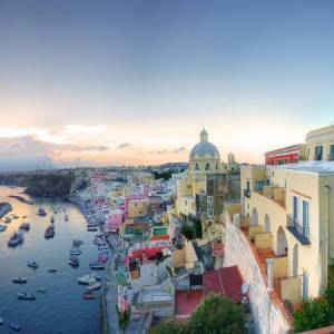Procida al tramonto, l’incanto è servito