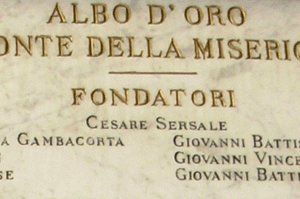 La targa con l’iscrizione dei fondatori del complesso museale