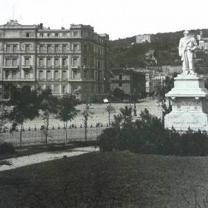 Vista di piazza della Repubblica dalla Villa Comunale