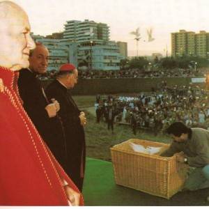 Papa Giovanni Paolo II nel 1990 a Napoli