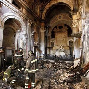 Incendio nella chiesa della Scorziata