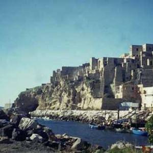 Pozzuoli, una suggestiva immagine del Rione Terra