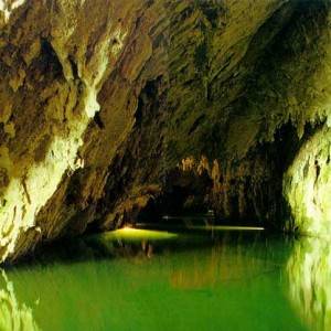 L’incredibile scenario delle grotte di Pertosa