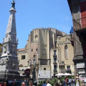 Napoli, l’Obelisco di piazza San Domenico Maggiore