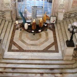 Lo scalone centrale di Palazzo Reale
