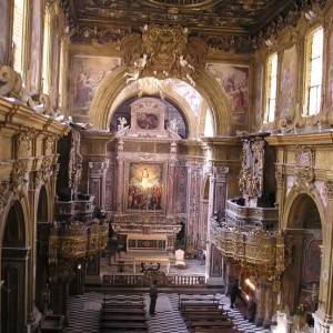 L’interno della chiesa di Santa Patrizia in via San Gregorio Armeno a Napoli