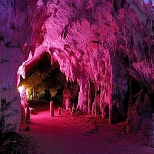 Una suggestiva immagine della grotta dell’Angelo