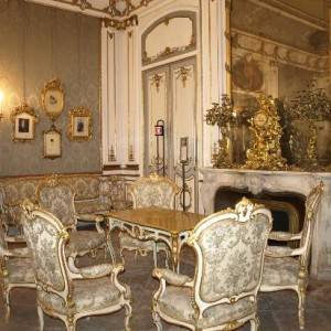 Il salone con gli stucchi d’oro
