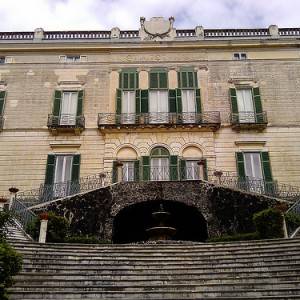 La scalinata della villa