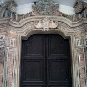 Ingresso chiesa di San Francesco delle monache
