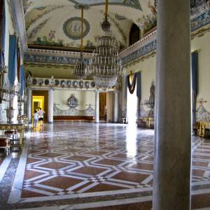 Napoli, lo sfarzo dei saloni del museo di Capodimonte
