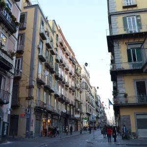 Via Toledo, la strada in cui è nato lo struscio