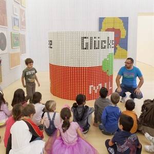 Giovani in visita al Museo Madre
