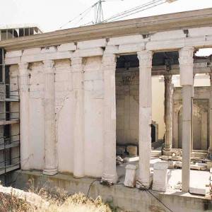 Il tempio romano visto dall’esterno