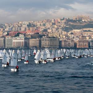 Vele in mezzo al mare