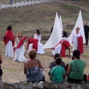 Scene di spettacoli tra le rovine di Elea-Velia
