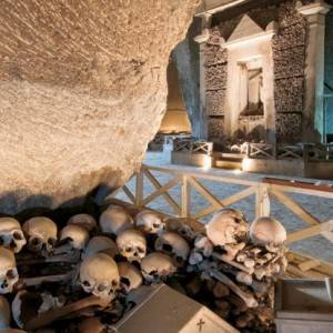Napoli, il Cimitero delle Fontanelle
