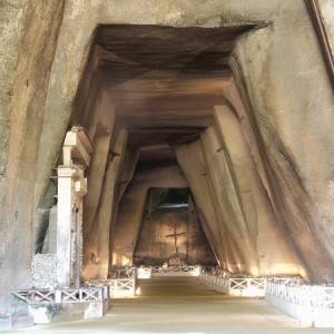 Napoli, l’ingresso dell’Ossario delle Fontanelle