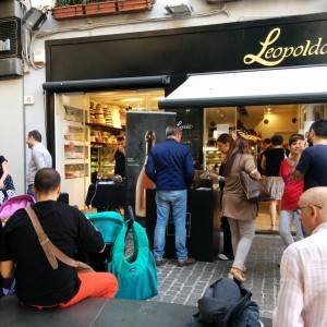 Via Toledo, uno dei punti vendita di Leopoldo a Napoli