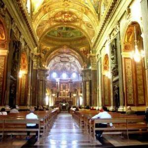 La navata centrale del santuario mariano di Pompei
