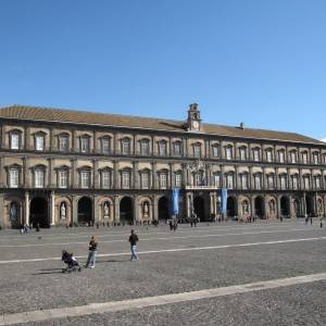 Napoli, il Palazzo Reale visto da piazza Plebiscito